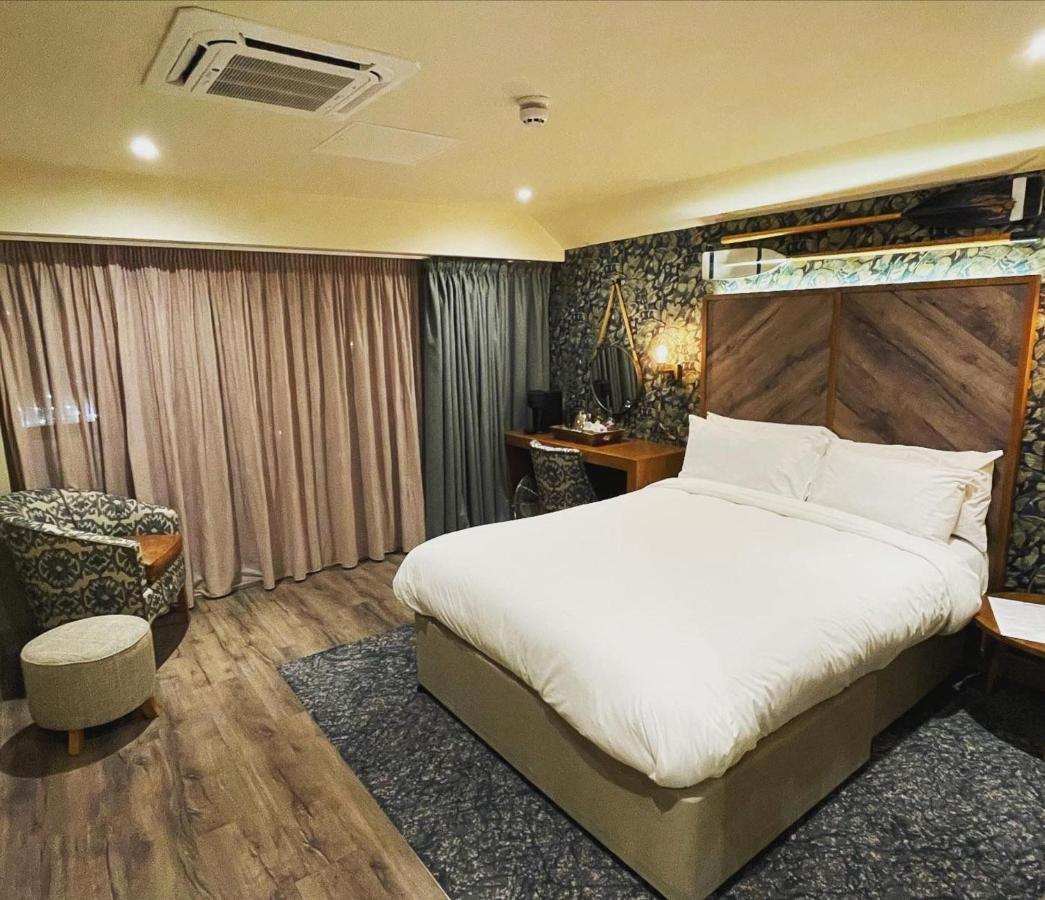 The Boathouse & Riverside Inn 4*